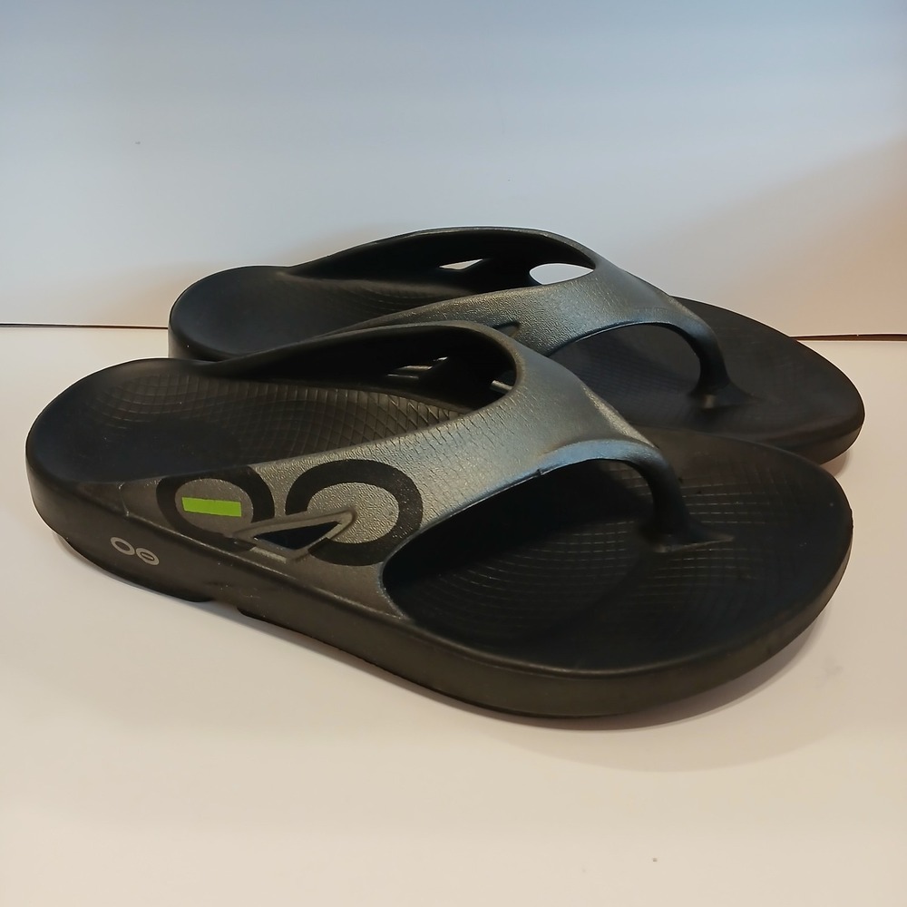 OOFOS OOriginal Sport Sandals Recovery Thongs Women 10 Silver Slip On Comfort
